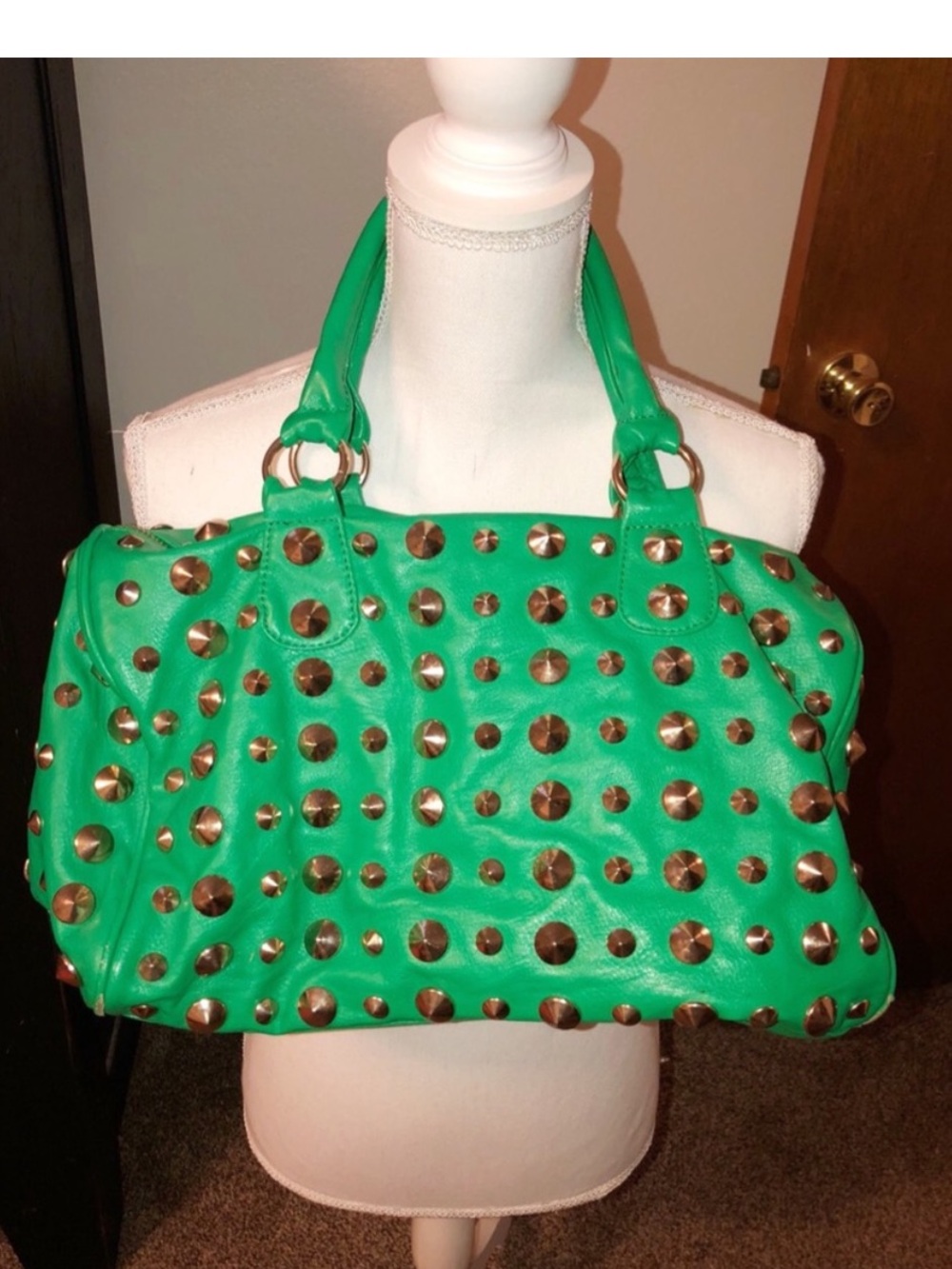 💚GREEN STUDDED HANDBAG